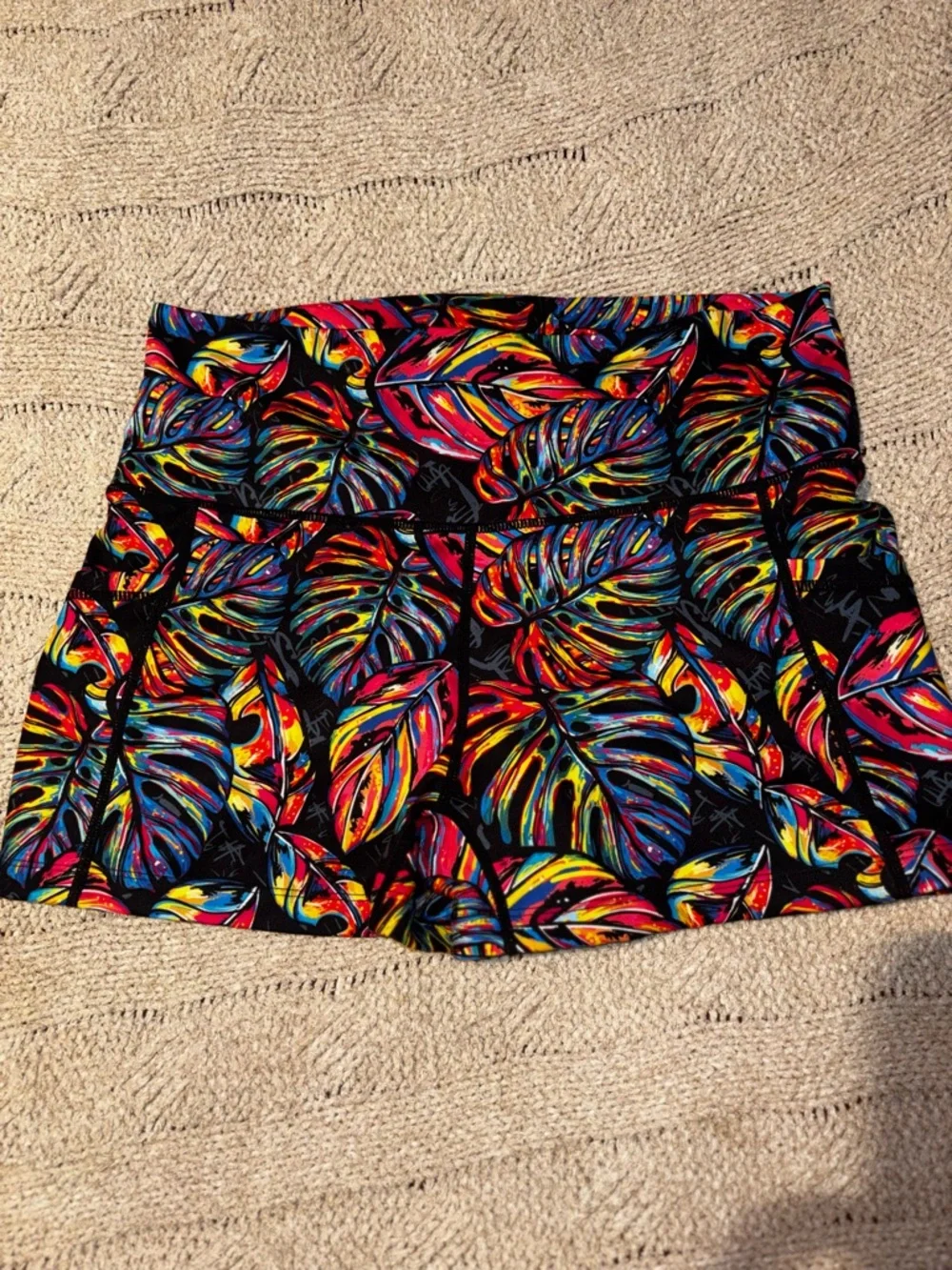 CVG Constantly Varied Gear Tropical Leaf Print Workout Shorts Pockets Medium - Picture 1 of 4